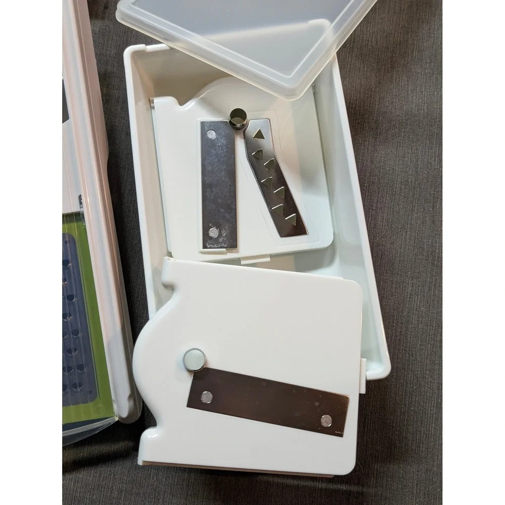 Progressive Mandoline Slicer Set with 3 Interchangeable Blades and Guard - Picture 4 of 4